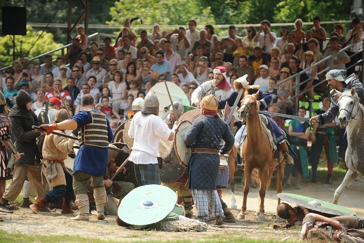 Újra palotajátékok Visegrádon