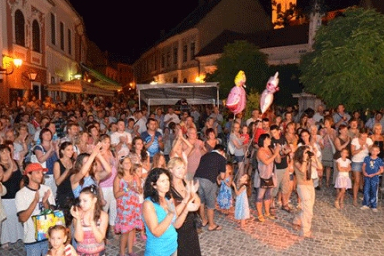 Kezdődik a szabadtéri színházi szezon – Szentendrén koncertek, gyerekelőadások és több fesztivál