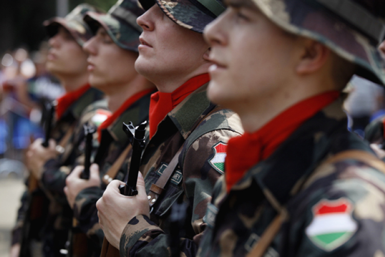 Több mint kétszáz katona esküje Szentendrén