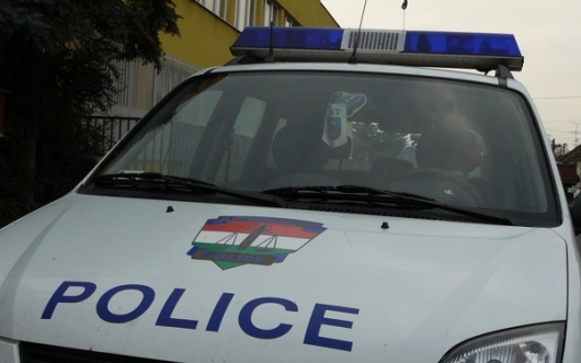 Fiatalok törtek fel egy autót Budakalászon