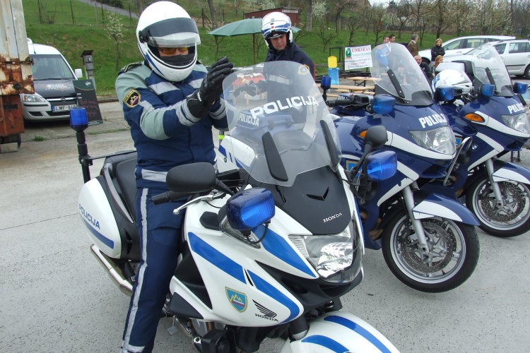 Motoros rendőrök akcióban Szentendrén