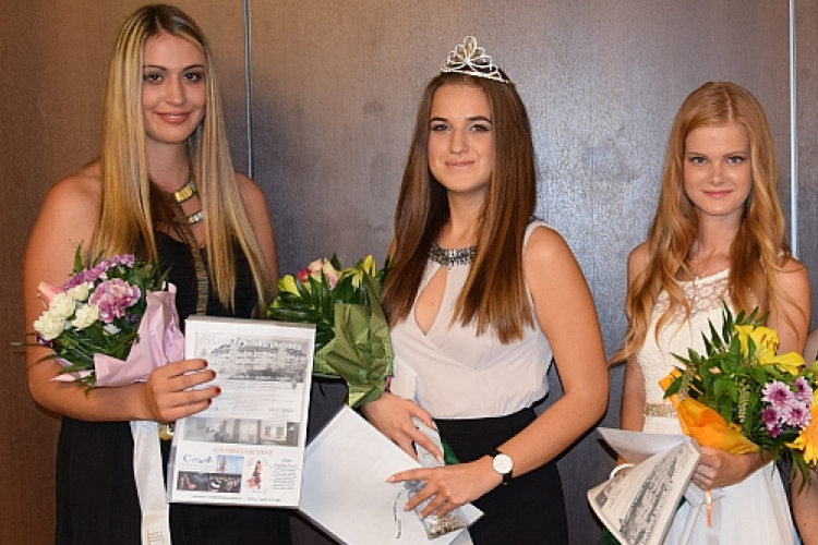 Szépségverseny középiskolás lányoknak Szentendrén