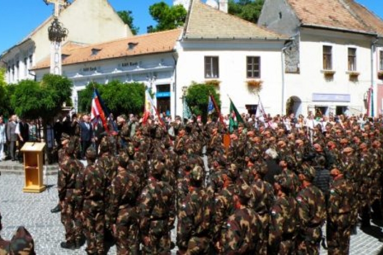 Altisztavatás a Fő téren