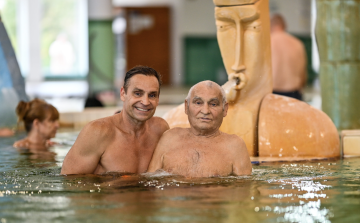 Katus Attila és Édesapja újra együtt a pályán – ezúttal a Szigetvári Gyógyfürdőben!