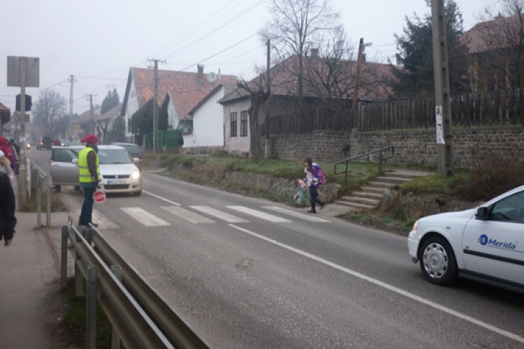 Minden nap más szülő – akcióban az iskola rendőre Izbégen 