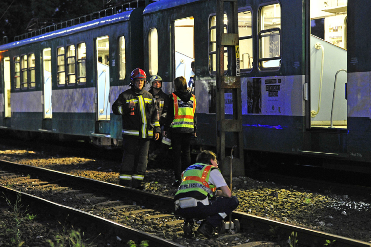 Telefonálás közben akart átrohanni a HÉV előtt