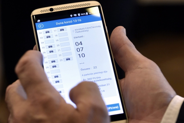 Parkolást segítő rendszert adtak át Szentendrén