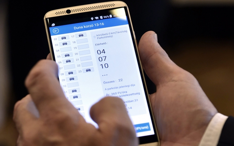 Parkolást segítő rendszert adtak át Szentendrén