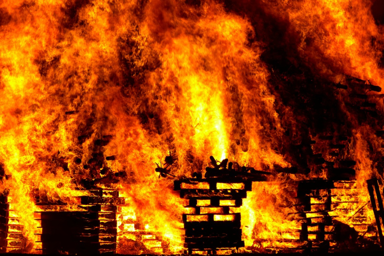 Raktártűzben meghalt egy ember Pomázon