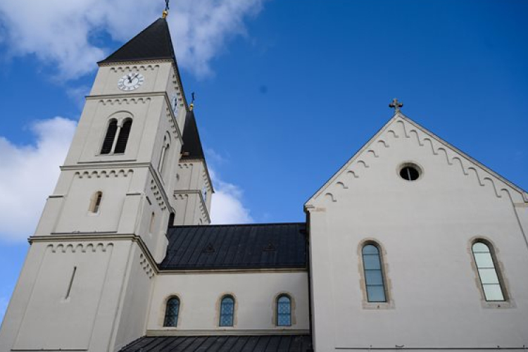 Időkapszulát helyeztek el a megújult veszprémi Szent Mihály Főszékesegyházban