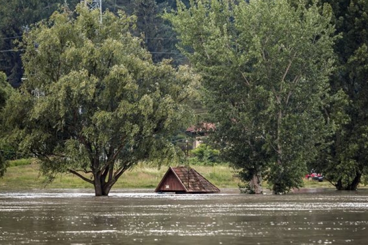 Csütörtökön szabaddá válhat a Kisorosziba vezető út