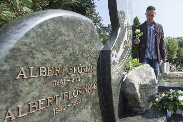 Felavatták Albert Flórián síremlékét Óbudán –szentendrei alkotás